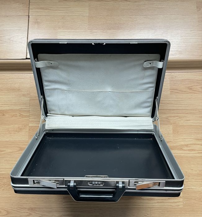 Geanta/servieta/diplomat din ebonita cu cifru