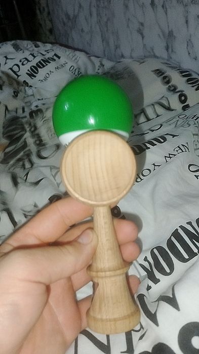 Vând kendama krom pop verde, ușor negociabil