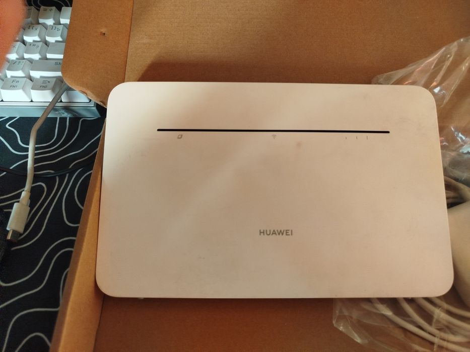 Продам роутер HUAWEI