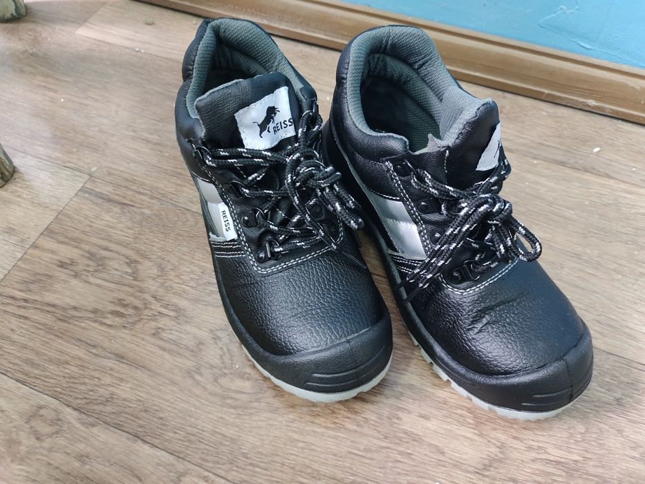 Продам новые спец.   ботинки