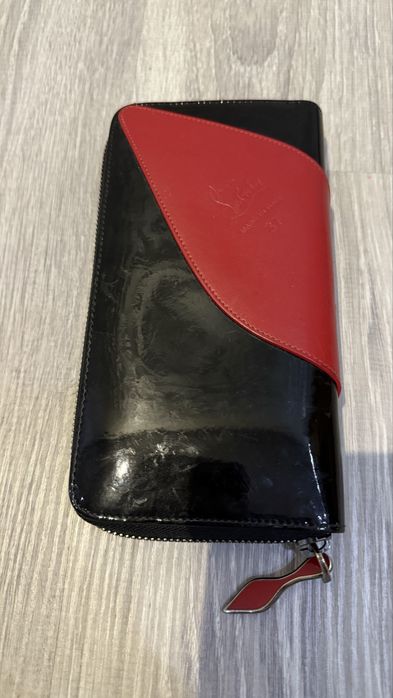 Продам кожаный кошелек Christian Louboutin