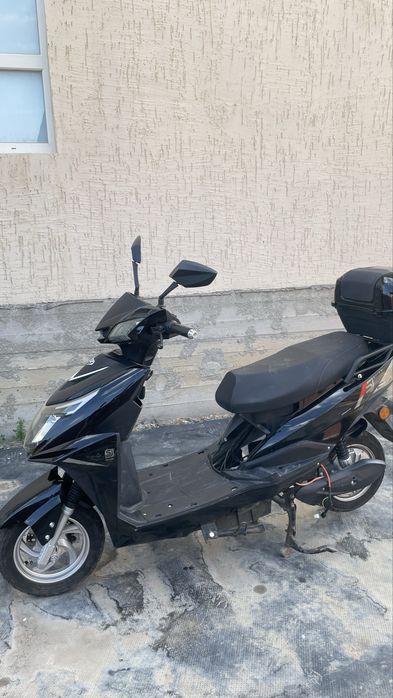 Продаю скутер Sujie