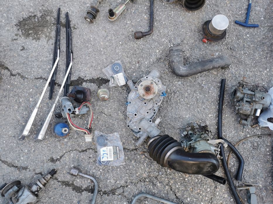 De vânzare mai multe piese de Dacia 1300