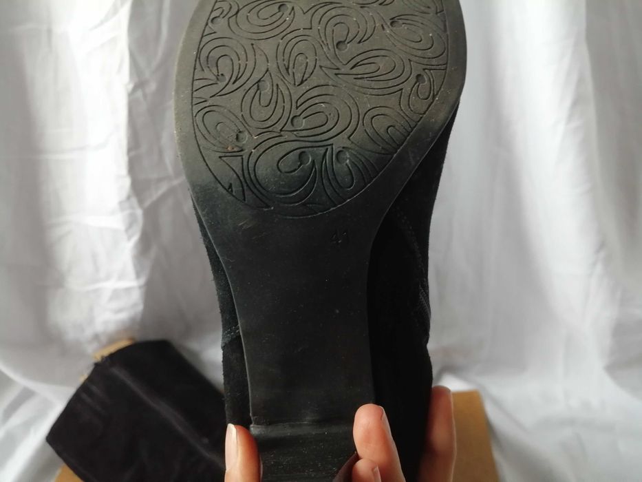 № 41 дамски ботуши естествен велур - с висок ток; марка Janet D.