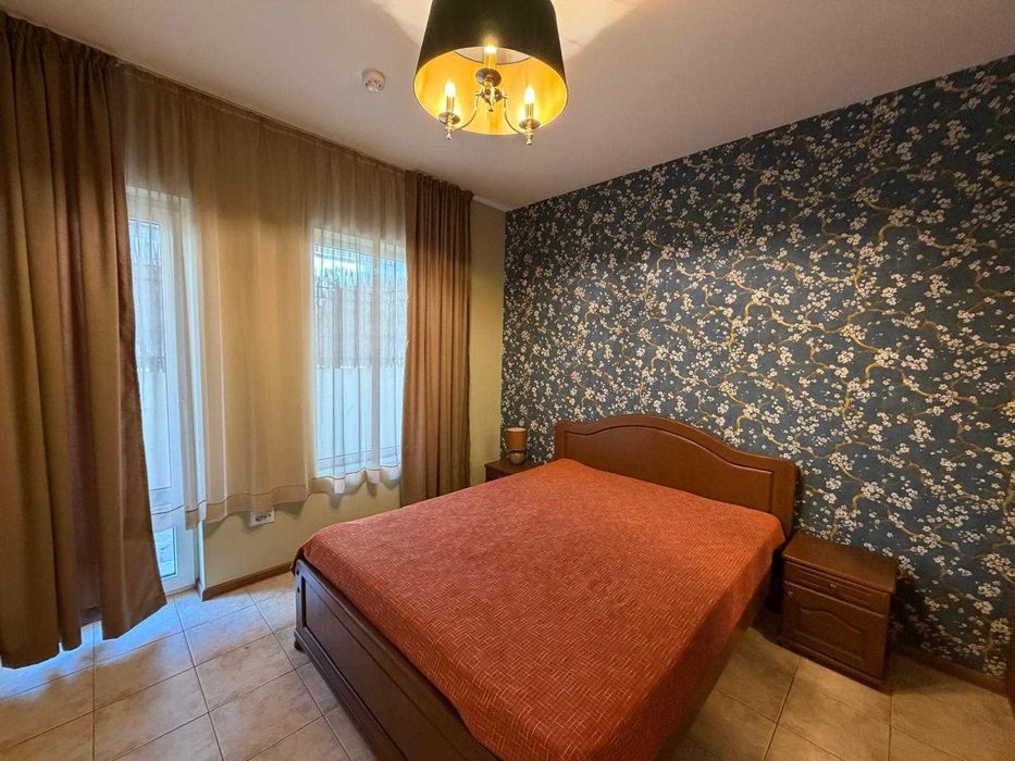 Тристаен апартамент с двор! Свети Влас!