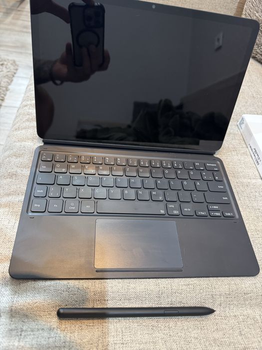 Samsung Galaxy Tab s8 128GB с клавиятура и пен като нов