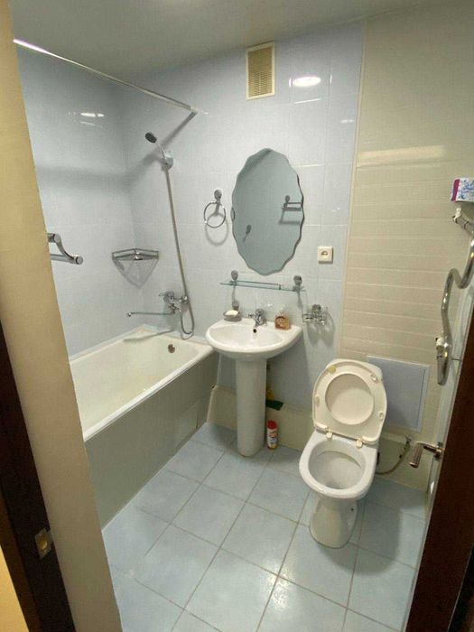 Буюк Ипак йули метро ёнида ЕВРО квартира кизлар учун без маклера