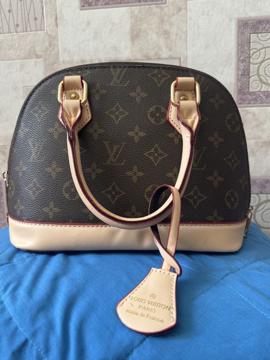 Сумкочка Louis Vuitton alma BB