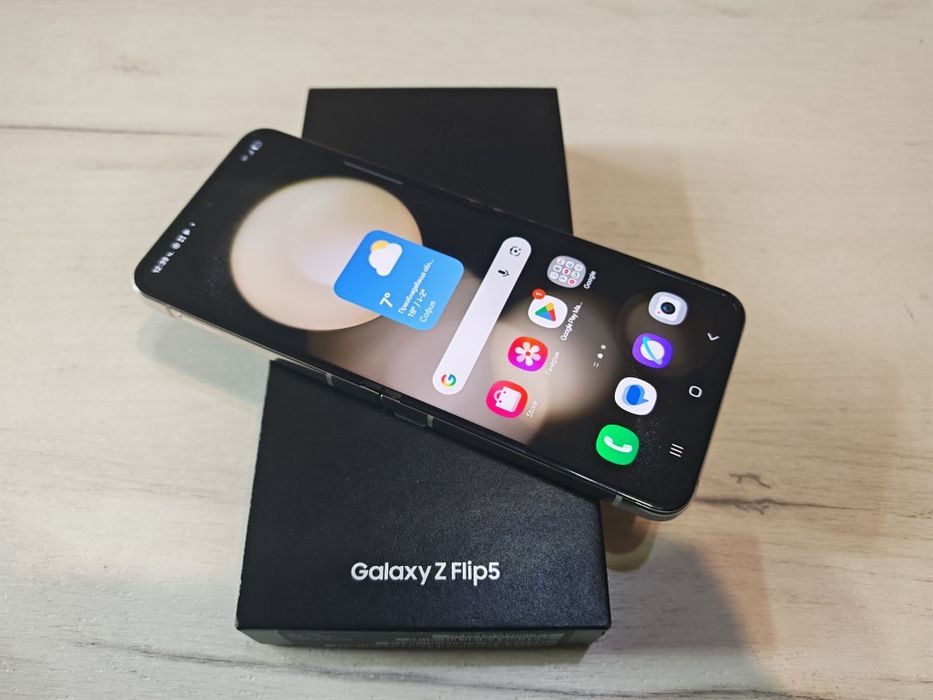 Като нов Samsung Galaxy Z Flip 5 256 GB