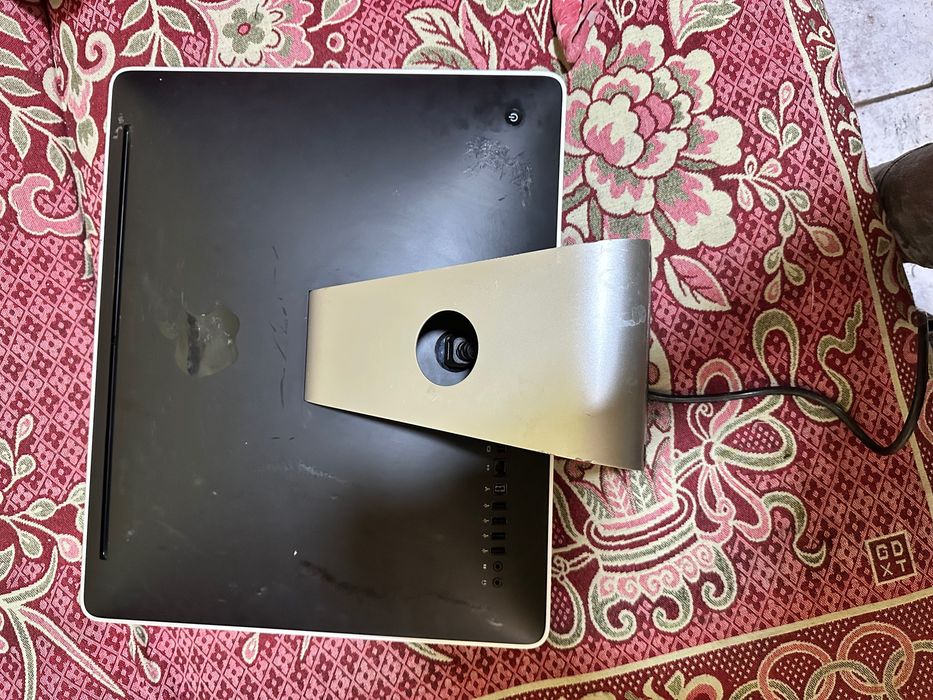 Vând Apple iMac în stare bună