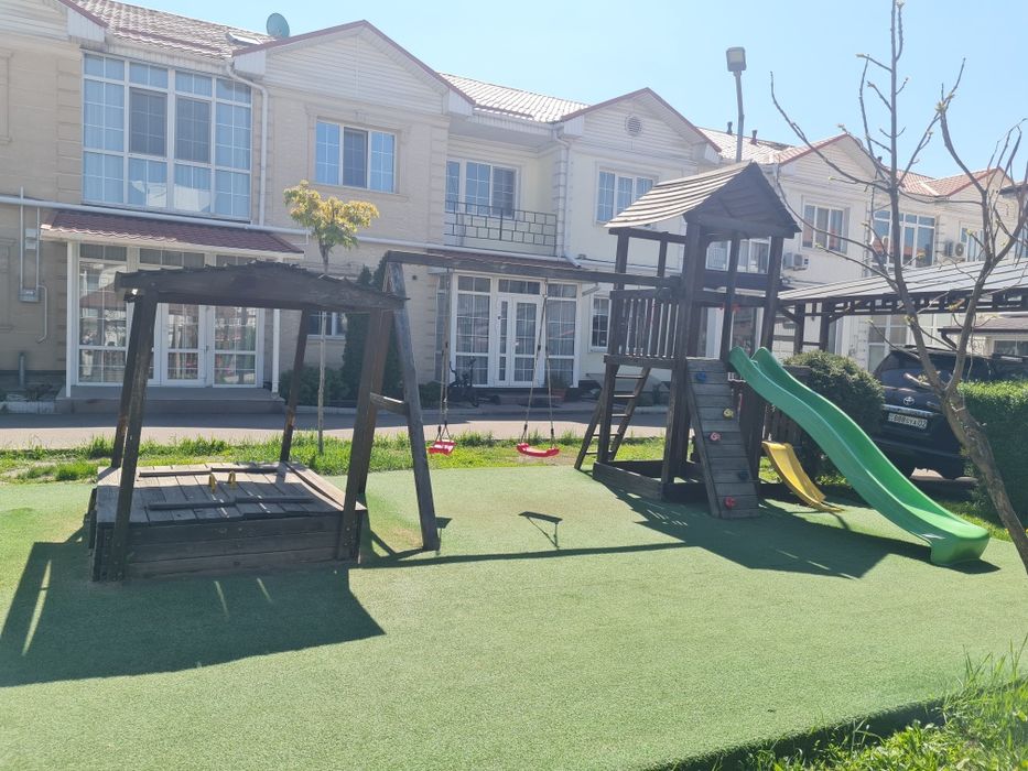 Детский городок ,горка,качели