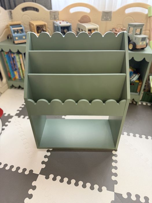 Етажерка за книжки от Sinsay