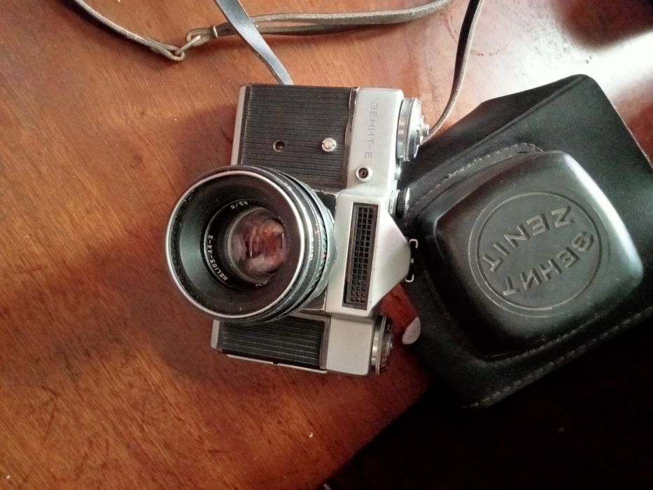 Зеркальный фотоаппарат ЗЕНИТ Е