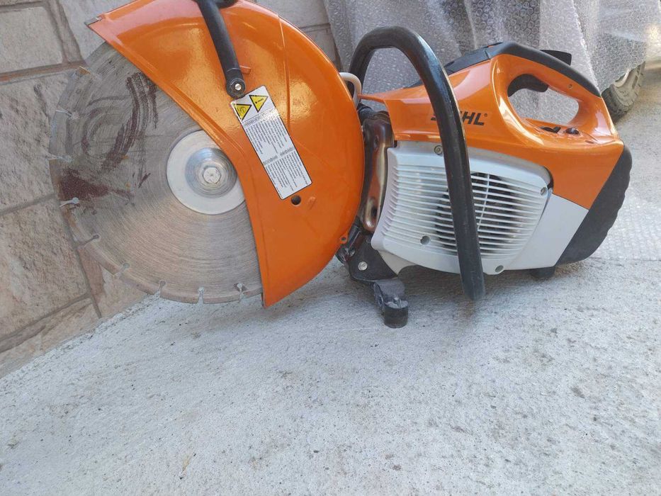 Машина за рязане на асвалт