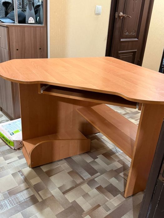 Стол компютерный