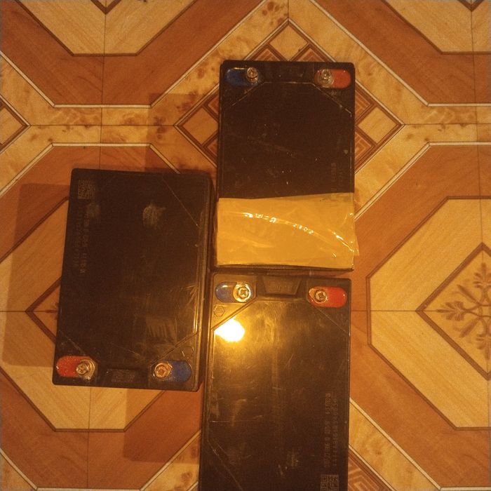 Аккумулятор   в три