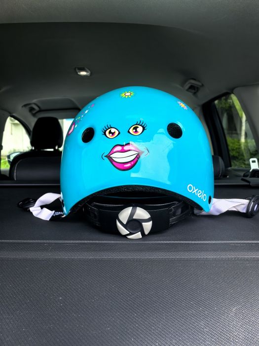 Vând casca și accesorii protecție copii