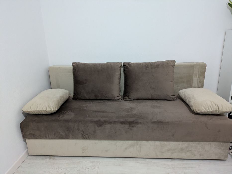 Vând canapea extensibilă