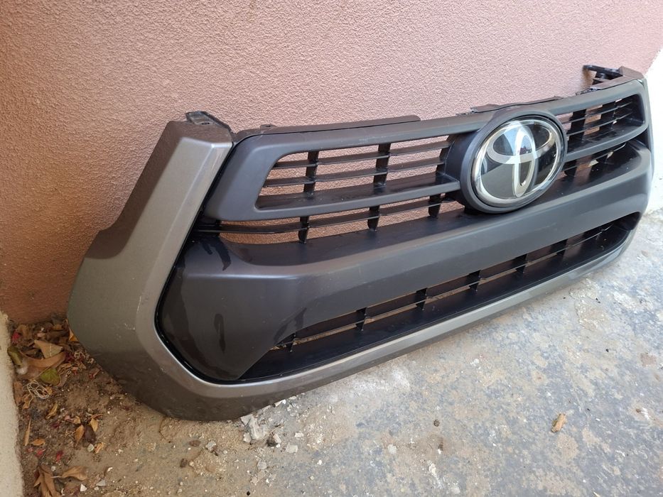Решетка радиатор Toyota Hilux 2020 - 2024