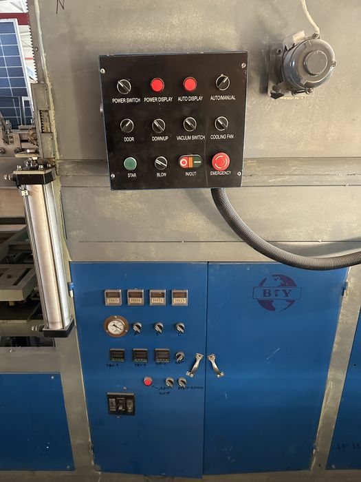Вакуумно Формовочный станок