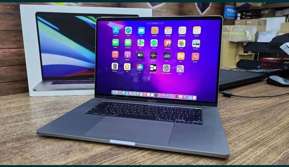 Macbook pro 16 inch  16/512