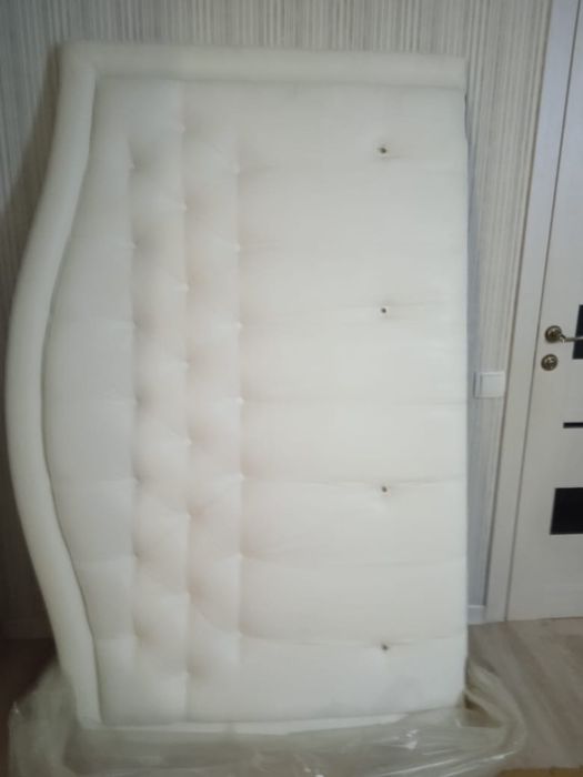 Кровать в спальню