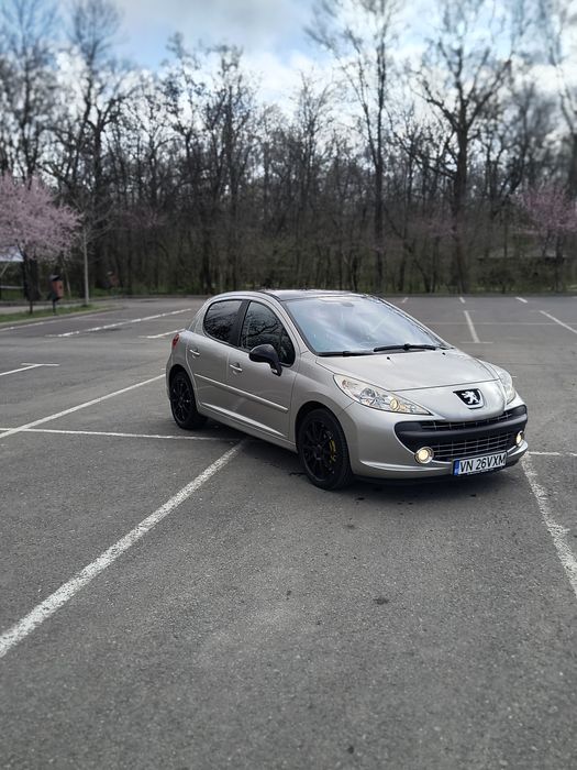 Vând Peugeot 207