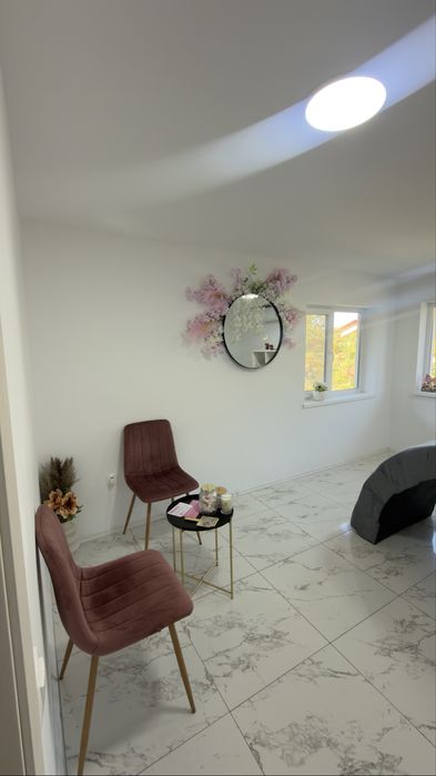 Post de inchiriat in salon