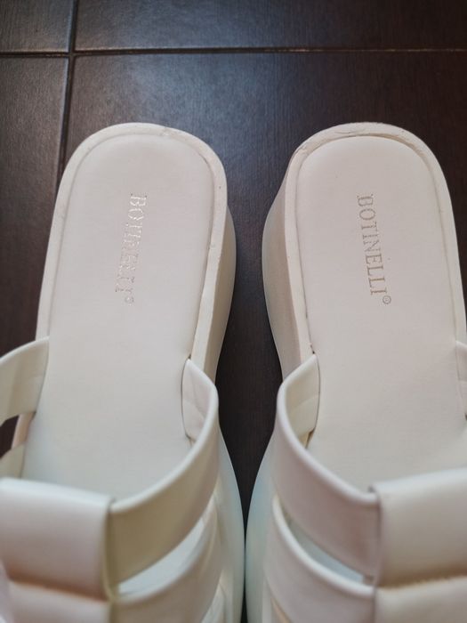 Papuci înalți și confortabili