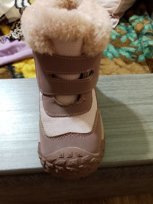 Продам детские ботинки зимние