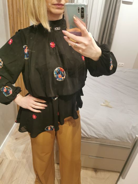 Красива блузка LUCY с бродерия