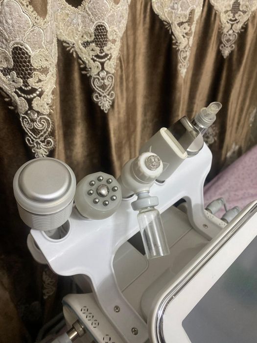 LED-фотонная маска для лица