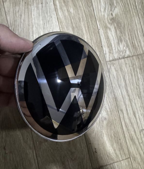 Emblema Radar Sigla Logo Radiator Vw Distronic Vw Passat B8.5 GOLF 8 Facelift 2020+