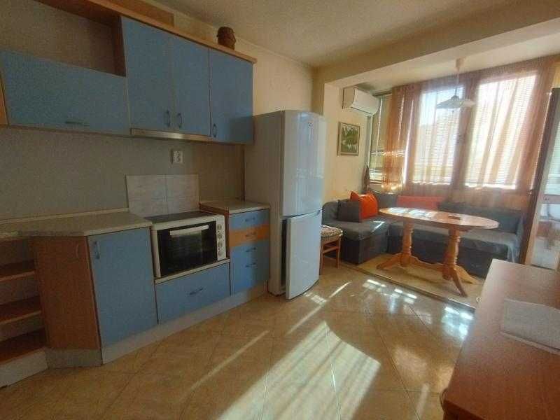 Ключ в агенцията! Двустаен апартамент до Руската гимназия!