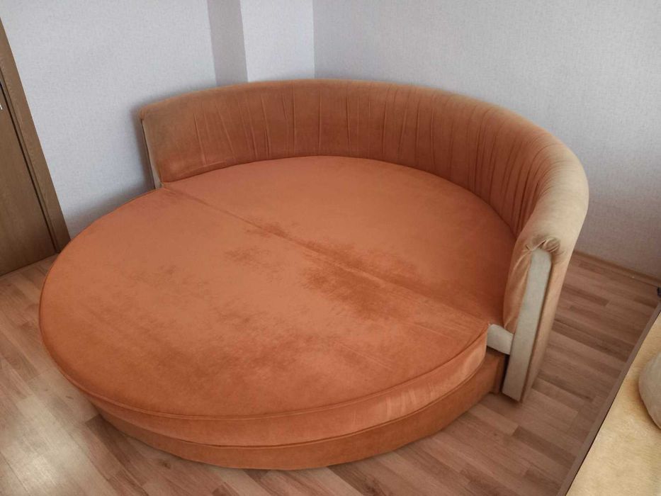 Разтегателен кръгъл диван с 2 фотьоила