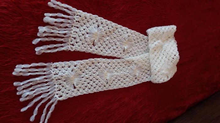 Ръчно изработен красив дамски шал