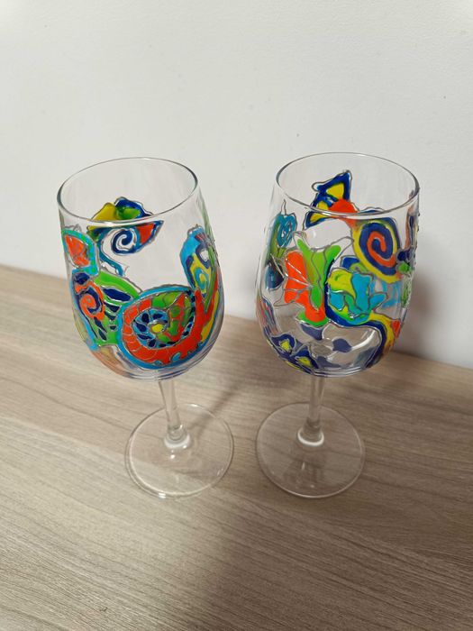 Ръчно рисувани чаши за вино