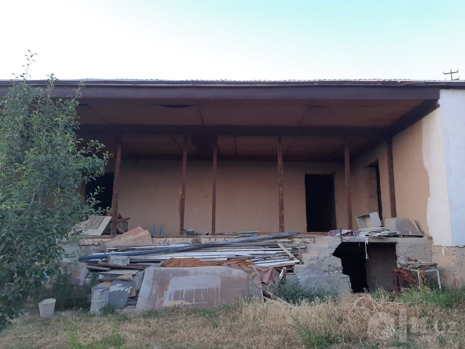 Uchaska yeri bilan sotiladi