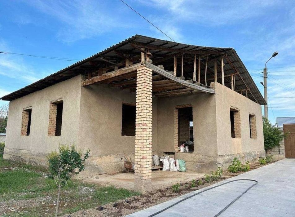 Продаётся в Ийк ота недостроенный дом-участок.