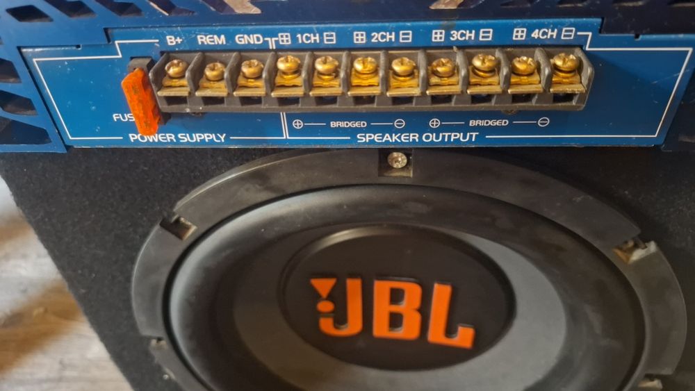 Subwoofer si statie profesionala JBL de mare putere, GT3-12inch
*Disponibila si statie amplificare;
*Vizualizati anunturile mele;
*Pret negociabil.