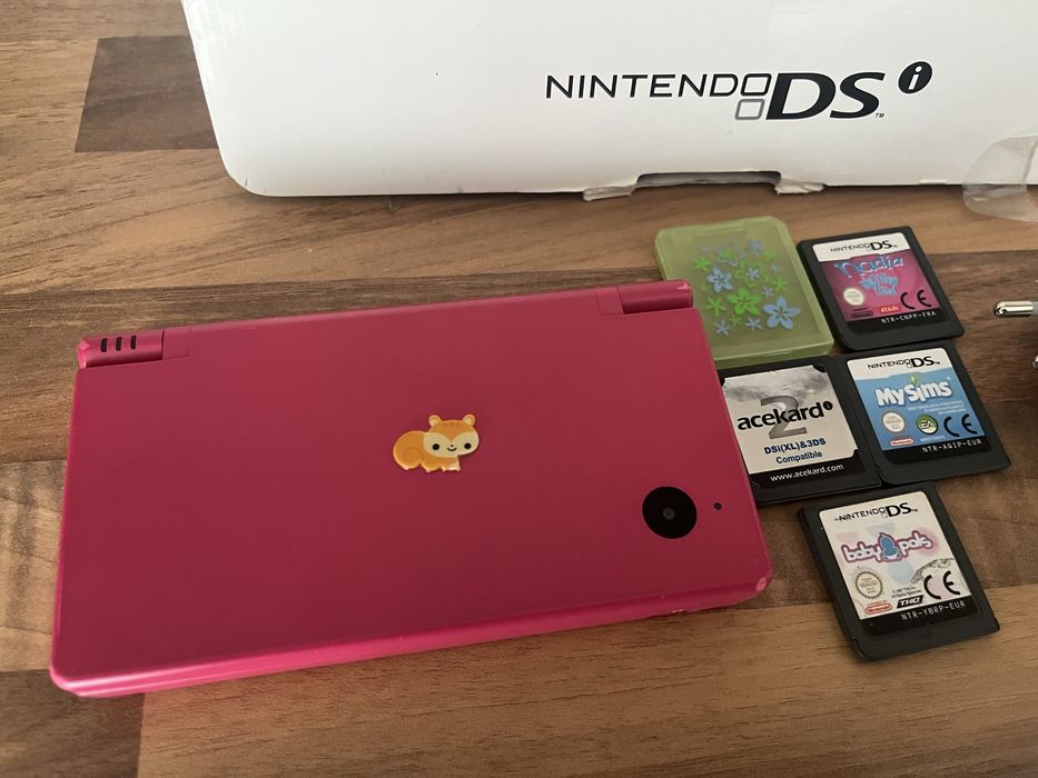 Nintendo DSi пълен комплкт