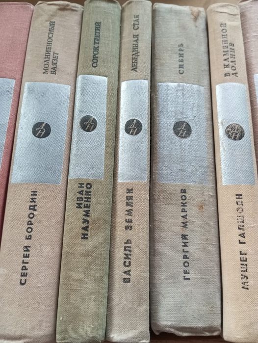Книги продам срочно