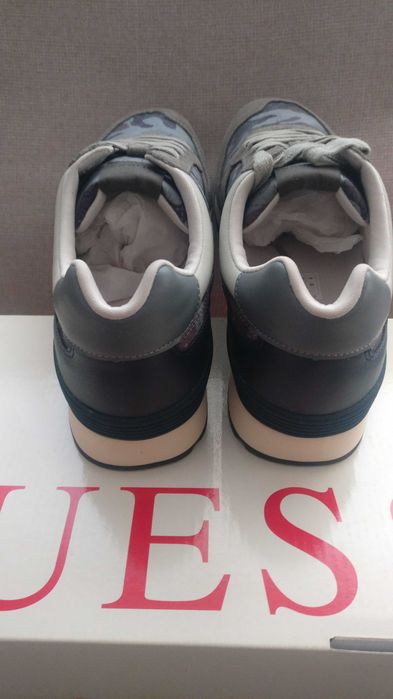 Маратонки GUESS, чисто нови