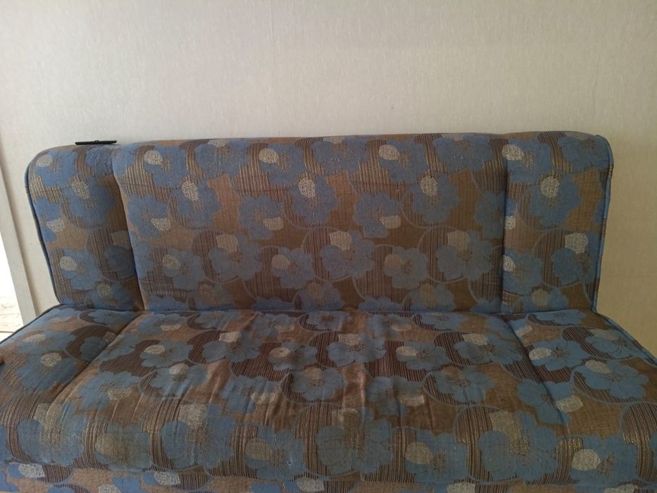 Отдам даром  диван