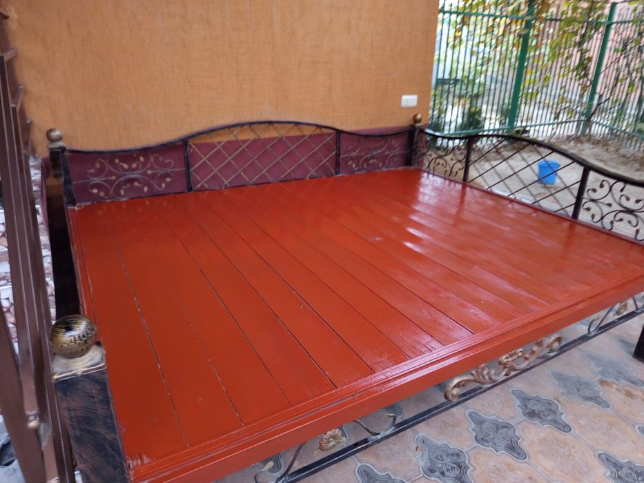 Топчан(сури) с железным корпусом