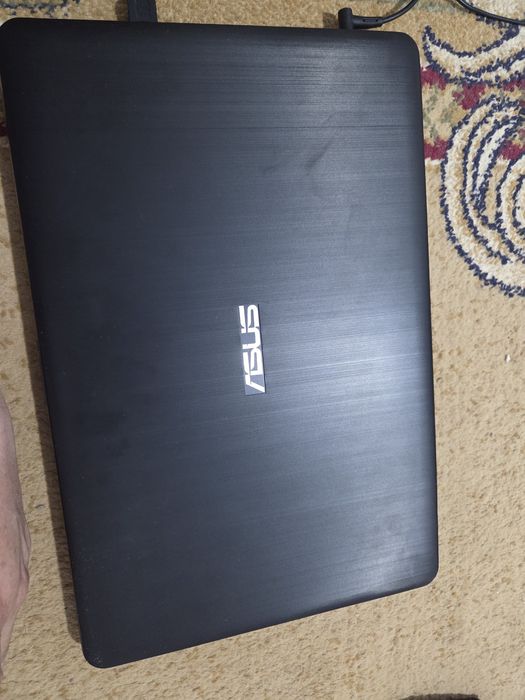 Срочно продаётся ноутбук Asus 4 ядерный. IntelPentium Silver 5 поколен