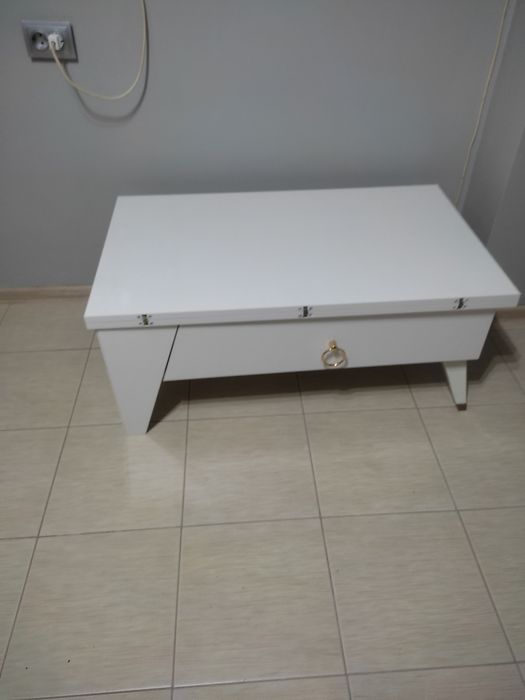 Холна маса с чекмеджета