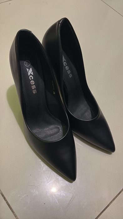 Дамски обувки с висок ток