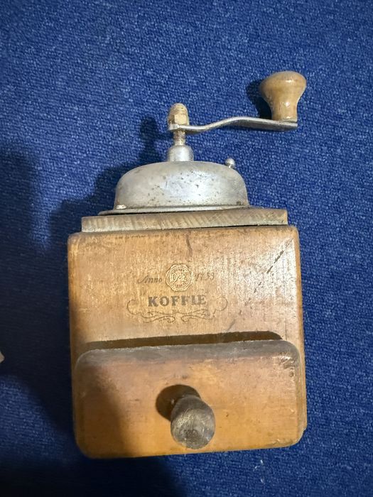 Rasnita manuala de cafea