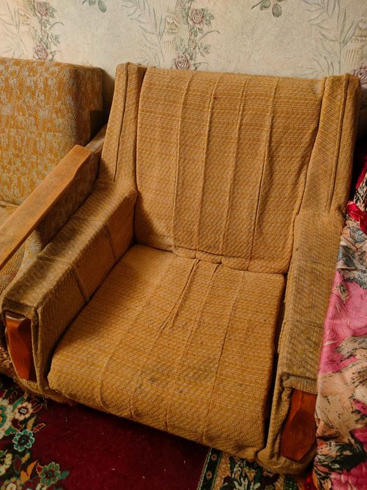 Бесплатно диван + 2 кресла+ пенал